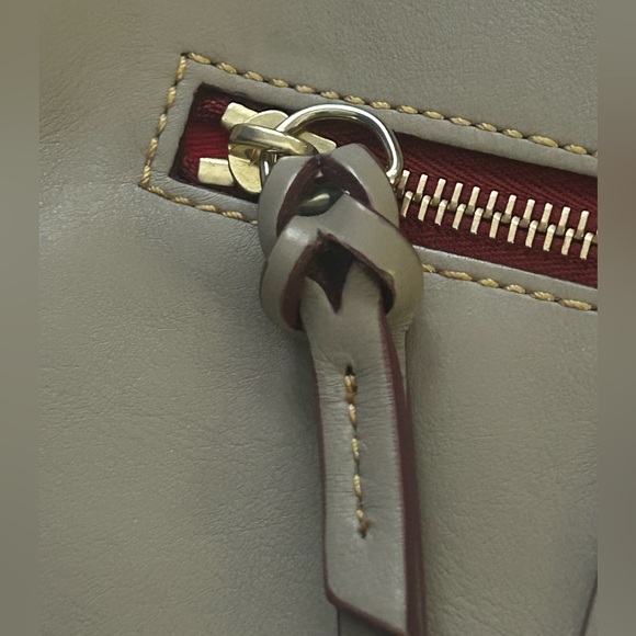 Dooney & Bourke Florentine Pocket Crossbody Ecru excellent like new condition - Picture 7 of 10